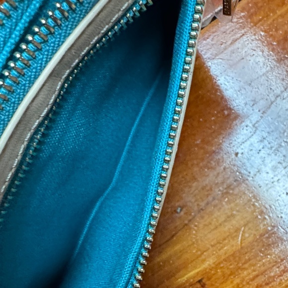 Spartina 449 Kentucky Illustrated Wristlet - Picture 3 of 6